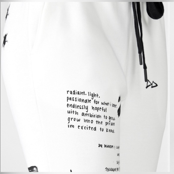 Fabletics Maddie Jogger Sweatpants – White/Black Graphic – Size Large - Picture 3 of 6